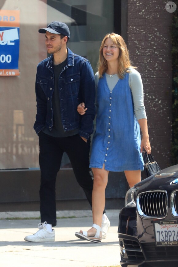 Exclusif - Melissa Benoist et son compagnon Chris Wood à la sortie d'un café à Los Angeles, le 3 juin 2019.