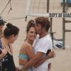 Alessandra Ambrosio et son compagnon Nicolo Oddi, journée à la plage entre amis! La mannequin brésilienne et son compagnon jouent au volleyball avec leurs amis, et batifolent dans le sable avant de rentrer à vélo. Santa Monica le 2 septembre 2019.02/09/2019 - Santa Monica