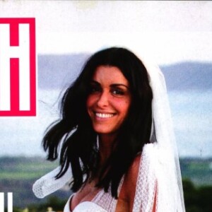 Jenifer a célébré son mariage avec Ambroise en Corse le 21 août 2019. En couverture du magazine "Paris Match" le 5 septembre, elle se dévoile divine en robe de mariée.