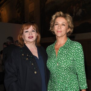 Catherine Jacob et Corinne Touzet - Opéra "Tosca Puccini" à l'hôtel national des Invalides dans le cadre de l'opération "Opéra en plein air" à Paris le 4 septembre 2019. © Coadic Guirec/Bestimage