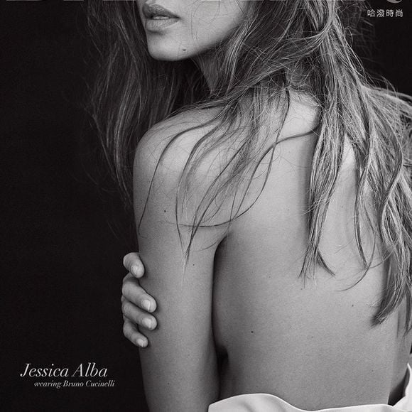 Jessica Alba topless pour le "Harper's Bazaar" sur Instagram- 5 septembre 2019.