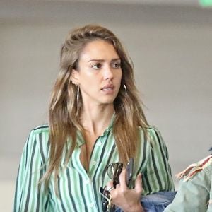 Exclusif - Jessica Alba est allée faire du shopping avec ses enfants au centre commercial Westfield Century City à Los Angeles, le 13 août 2019.