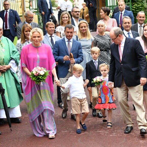 La Princesse Charlene de Monaco, le prince héréditaire Jacques, la princesse Gabriella et le prince Albert II de Monaco durant le traditionnel Pique-nique des monégasques au parc princesse Antoinette à Monaco le 6 septembre 2019. Cette année, l'événement a du être légérement raccourci à cause de la pluie, la famille princière était entourée par Monseigneur Barsi, le maire de Monaco M. Georges Marsan, par leurs cousins Jean-Léonard de Massy, son fils Melchior et Mélanie De Massy. © Bruno Bebert / PRM / Bestimage