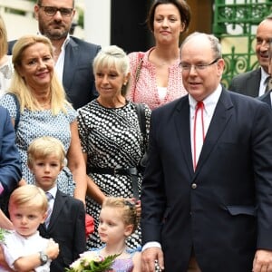 La Princesse Charlene de Monaco, le prince héréditaire Jacques, la princesse Gabriella et le prince Albert II de Monaco durant le traditionnel Pique-nique des monégasques au parc princesse Antoinette à Monaco le 6 septembre 2019. Cette année, l'événement a du être légérement raccourci à cause de la pluie, la famille princière était entourée par Monseigneur Barsi, le maire de Monaco M. Georges Marsan, par leurs cousins Jean-Léonard de Massy, son fils Melchior et Mélanie De Massy. © Bruno Bebert / PRM / Bestimage