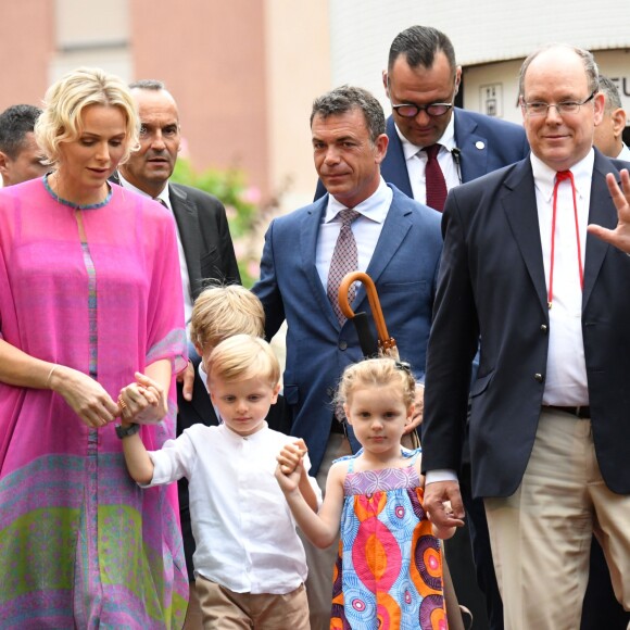 La Princesse Charlene de Monaco, le prince héréditaire Jacques, la princesse Gabriella et le prince Albert II de Monaco durant le traditionnel Pique-nique des monégasques au parc princesse Antoinette à Monaco le 6 septembre 2019. Cette année, l'événement a du être légérement raccourci à cause de la pluie, la famille princière était entourée par Monseigneur Barsi, le maire de Monaco M. Georges Marsan, par leurs cousins Jean-Léonard de Massy, son fils Melchior et Mélanie De Massy. © Bruno Bebert / PRM / Bestimage