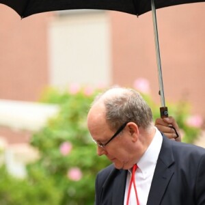 La princesse Gabriella et le prince Albert II de Monaco durant le traditionnel Pique-nique des monégasques au parc princesse Antoinette à Monaco le 6 septembre 2019. Cette année, l'événement a du être légérement raccourci à cause de la pluie, la famille princière était entourée par Monseigneur Barsi, le maire de Monaco M. Georges Marsan, par leurs cousins Jean-Léonard de Massy, son fils Melchior et Mélanie De Massy. © Bruno Bebert / PRM / Bestimage