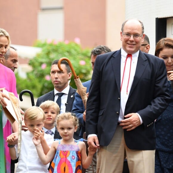 La Princesse Charlene de Monaco, le prince héréditaire Jacques, la princesse Gabriella et le prince Albert II de Monaco durant le traditionnel Pique-nique des monégasques au parc princesse Antoinette à Monaco le 6 septembre 2019. Cette année, l'événement a du être légérement raccourci à cause de la pluie, la famille princière était entourée par Monseigneur Barsi, le maire de Monaco M. Georges Marsan, par leurs cousins Jean-Léonard de Massy, son fils Melchior et Mélanie De Massy. © Bruno Bebert / PRM / Bestimage