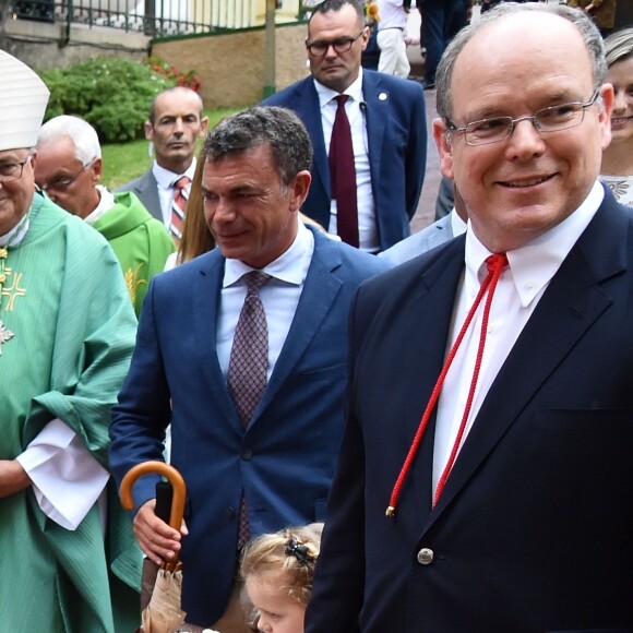 La Princesse Charlene de Monaco, le prince héréditaire Jacques, la princesse Gabriella et le prince Albert II de Monaco durant le traditionnel Pique-nique des monégasques au parc princesse Antoinette à Monaco le 6 septembre 2019. Cette année, l'événement a du être légérement raccourci à cause de la pluie, la famille princière était entourée par Monseigneur Barsi, le maire de Monaco M. Georges Marsan, par leurs cousins Jean-Léonard de Massy, son fils Melchior et Mélanie De Massy. © Bruno Bebert / PRM / Bestimage