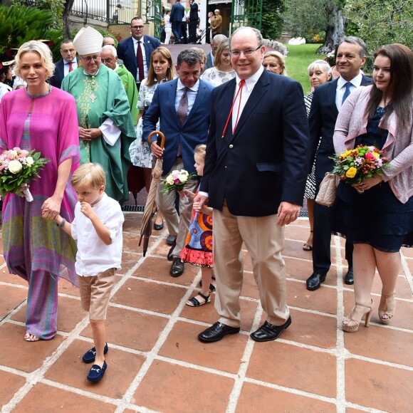 La Princesse Charlene de Monaco, le prince héréditaire Jacques, la princesse Gabriella et le prince Albert II de Monaco durant le traditionnel Pique-nique des monégasques au parc princesse Antoinette à Monaco le 6 septembre 2019. Cette année, l'événement a du être légérement raccourci à cause de la pluie, la famille princière était entourée par Monseigneur Barsi, le maire de Monaco M. Georges Marsan, par leurs cousins Jean-Léonard de Massy, son fils Melchior et Mélanie De Massy. © Bruno Bebert / PRM / Bestimage
