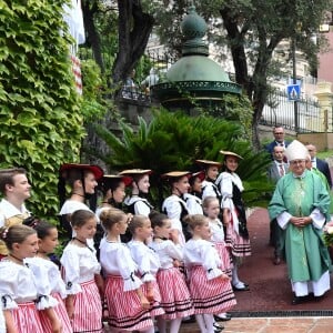 La Princesse Charlene de Monaco, le prince héréditaire Jacques, la princesse Gabriella et le prince Albert II de Monaco durant le traditionnel Pique-nique des monégasques au parc princesse Antoinette à Monaco le 6 septembre 2019. Cette année, l'événement a du être légérement raccourci à cause de la pluie, la famille princière était entourée par Monseigneur Barsi, le maire de Monaco M. Georges Marsan, par leurs cousins Jean-Léonard de Massy, son fils Melchior et Mélanie De Massy. © Bruno Bebert / PRM / Bestimage