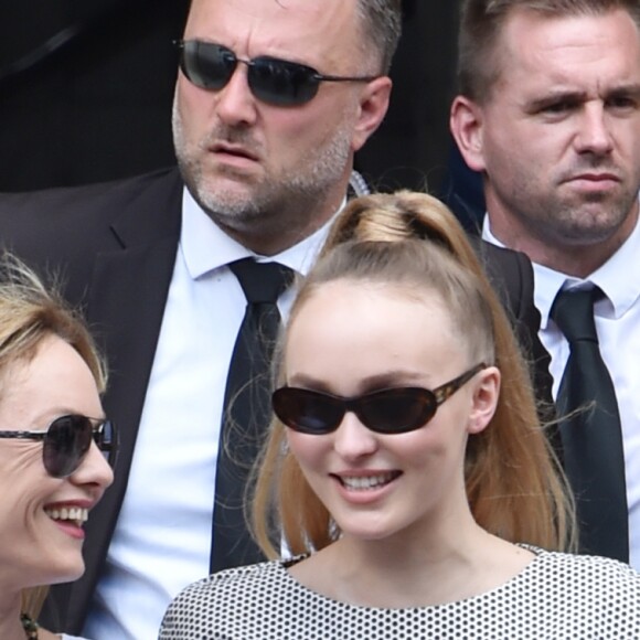 Vanessa Paradis (épouse Benchetrit) et sa fille Lily-Rose Depp - Sorties du défilé de mode "Chanel", collection Haute-Couture automne-hiver 2018/2019, à Paris. Le 3 juillet 2018 © CVS-Veeren / Bestimage