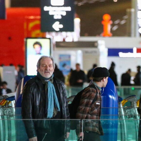 Exclusif - Vanessa Paradis vient chercher ses enfants Lily-Rose et Jack Depp à l'aéroport Roissy CDG, près de Paris le 19 mars 2017.