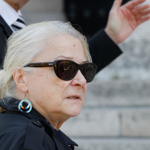 Exclusif - Josiane Balasko - Obsèques de Nancy Holloway - Arrivées des personnalités au crématorium du Père Lachaise à Paris le 6 septembre 2019.