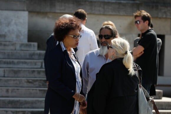 Exclusif - Josiane Balasko et son mari George Aguilar, Ketty-Lydia Naval - Obsèques de Nancy Holloway - Personnalités à la sortie du crématorium du Père Lachaise à Paris le 6 septembre 2019.