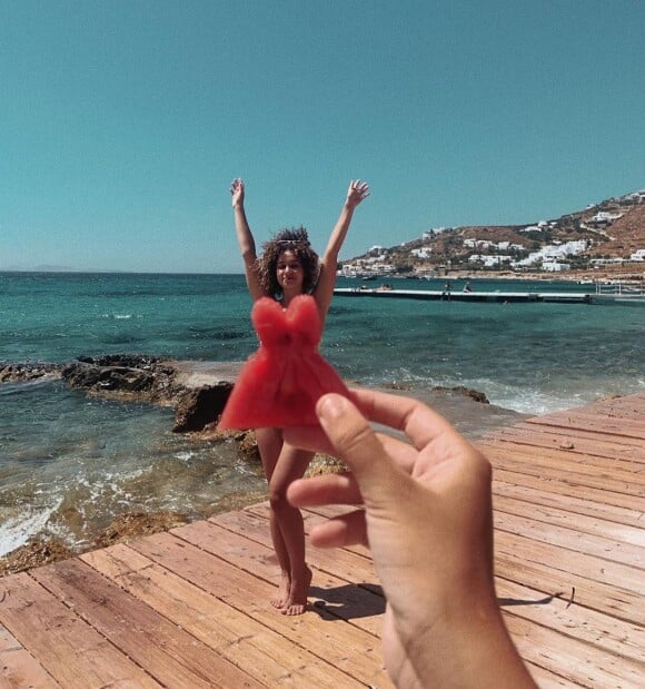 Léna Situations prend la pose sur Instagram.