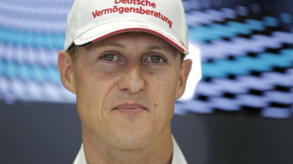 Michael Schumacher hospitalisé à Paris : "Il est conscient"