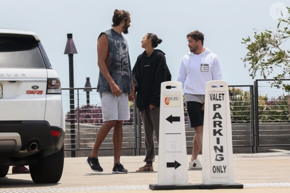 Exclusif - Joakim Noah et sa compagne Lais Ribeiro sont allés déjeuner avec des amis au restaurant Nobu dans le quartier de Malibu à Los Angeles, le 11 juin 2019.