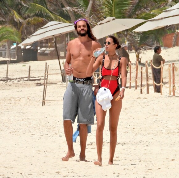 Exclusif - Lais Ribeiro et son compagnon Joakim Noah passent leurs vacances sur une plage Tulum au Mexique le 1er juin 2019.