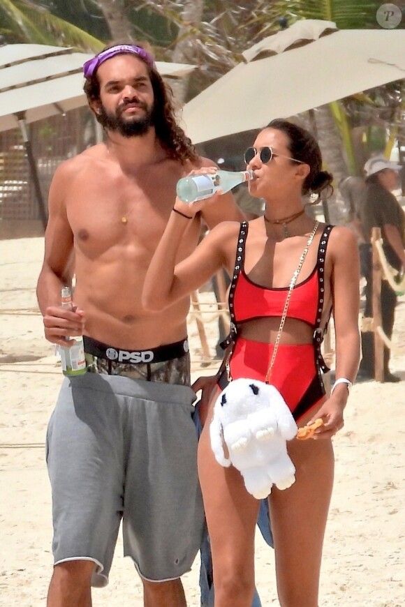 Exclusif - Lais Ribeiro et son compagnon Joakim Noah passent leurs vacances sur une plage Tulum au Mexique le 1er juin 2019.