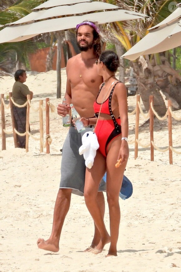Exclusif - Lais Ribeiro et son compagnon Joakim Noah passent leurs vacances sur une plage Tulum au Mexique le 1er juin 2019.