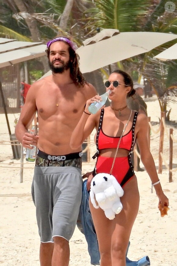 Exclusif - Lais Ribeiro et son compagnon Joakim Noah passent leurs vacances sur une plage Tulum au Mexique le 1er juin 2019.