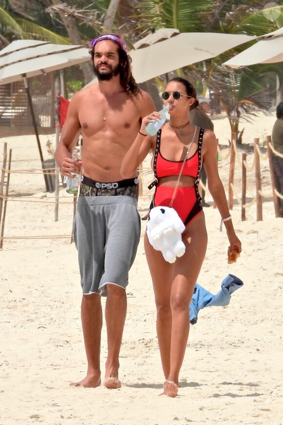 Exclusif - Lais Ribeiro et son compagnon Joakim Noah passent leurs vacances sur une plage Tulum au Mexique le 1er juin 2019.