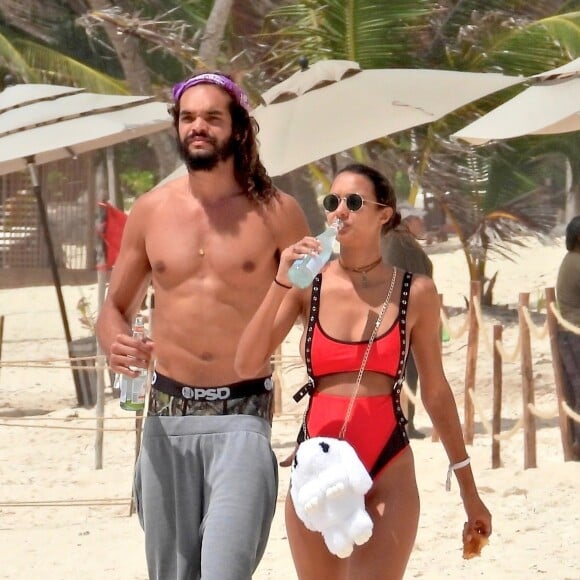 Exclusif - Lais Ribeiro et son compagnon Joakim Noah passent leurs vacances sur une plage Tulum au Mexique le 1er juin 2019.