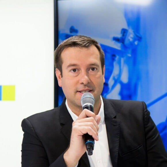 Le journaliste David Bérard se révèle être le père d'Éléa, la fille que l'actrice Rebecca Hampton. La star de "Plus belle la vie" l'a elle-même annoncé dans une nouvelle interview, le 12 septembre 2019.