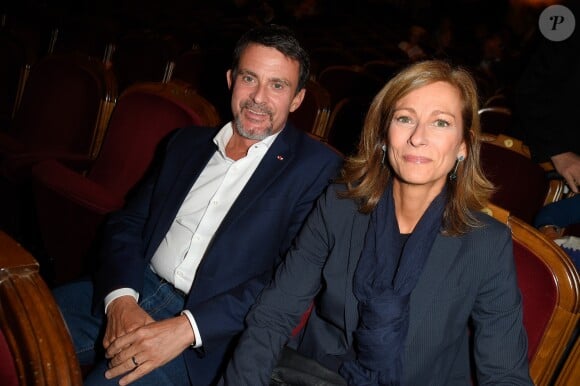 Semi-Exclusif - Manuel Valls avec sa femme Anne Gravoin à la générale de la pièce "La Vraie Vie" au théâtre Edouard 7 à Paris, le 18 septembre 2017. © Guirec Coadic/Bestimage