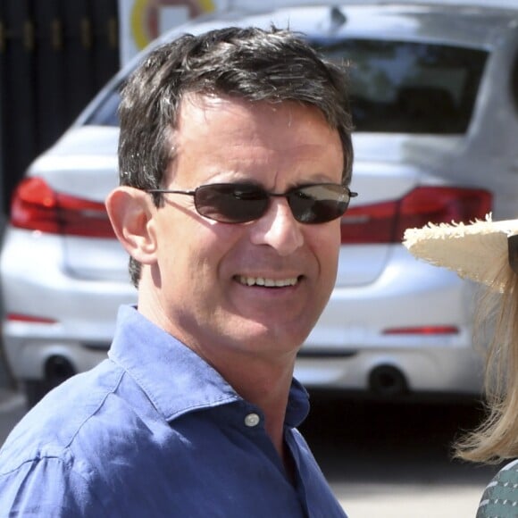 Exclusif - Manuel Valls et sa fiancée Susana Gallardo sont allés dîner au restaurant où ils se sont rencontrés il y a 1 an à Marbella. Le couple a célébré l'anniversaire de leur rencontre. L'ancien Premier ministre et sa compagne Susana Gallardo ont décidé de se marier très prochainement. Le 9 juin 2019