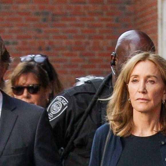 Felicity Huffman au tribunal fédéral de Boston le 13 septembre 2019. L'actrice américaine a été condamnée à deux semaines de prison pour avoir payé 15 000 dollars afin de falsifier les tests d'entrée à l'université de sa fille aînée.