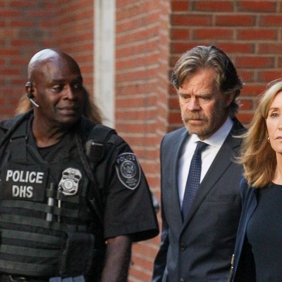 Felicity Huffman au tribunal fédéral de Boston le 13 septembre 2019. L'actrice américaine a été condamnée à deux semaines de prison pour avoir payé 15 000 dollars afin de falsifier les tests d'entrée à l'université de sa fille aînée.