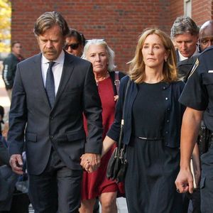 Felicity Huffman au tribunal fédéral de Boston le 13 septembre 2019. L'actrice américaine a été condamnée à deux semaines de prison pour avoir payé 15 000 dollars afin de falsifier les tests d'entrée à l'université de sa fille aînée.
