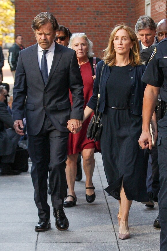Felicity Huffman au tribunal fédéral de Boston le 13 septembre 2019. L'actrice américaine a été condamnée à deux semaines de prison pour avoir payé 15 000 dollars afin de falsifier les tests d'entrée à l'université de sa fille aînée.