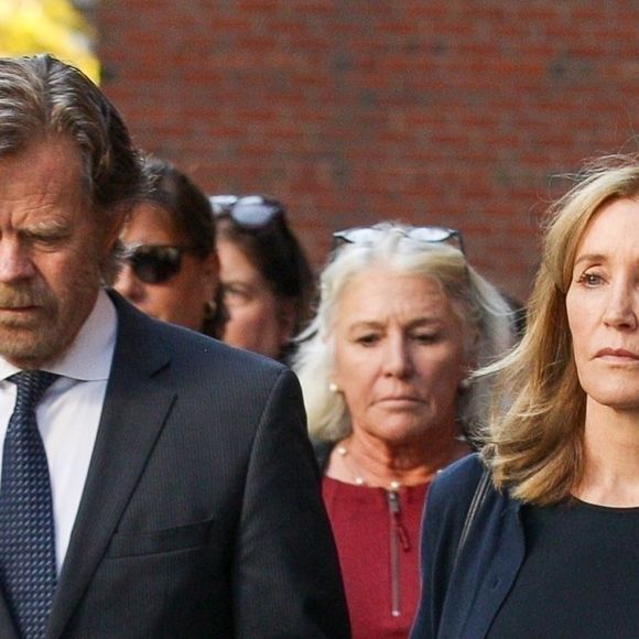 Felicity Huffman au tribunal fédéral de Boston le 13 septembre 2019. L'actrice américaine a été condamnée à deux semaines de prison pour avoir payé 15 000 dollars afin de falsifier les tests d'entrée à l'université de sa fille aînée.