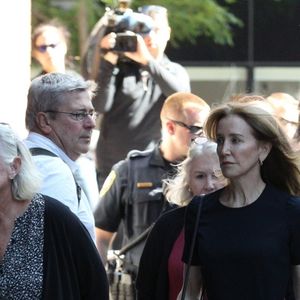 Felicity Huffman au tribunal fédéral de Boston le 13 septembre 2019. L'actrice américaine a été condamnée à deux semaines de prison pour avoir payé 15 000 dollars afin de falsifier les tests d'entrée à l'université de sa fille aînée.