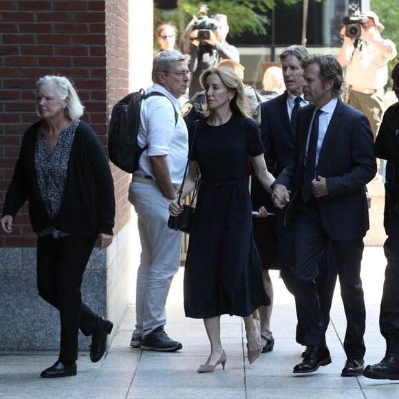 Felicity Huffman au tribunal fédéral de Boston le 13 septembre 2019. L'actrice américaine a été condamnée à deux semaines de prison pour avoir payé 15 000 dollars afin de falsifier les tests d'entrée à l'université de sa fille aînée.