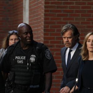 Felicity Huffman au tribunal fédéral de Boston le 13 septembre 2019. L'actrice américaine a été condamnée à deux semaines de prison pour avoir payé 15 000 dollars afin de falsifier les tests d'entrée à l'université de sa fille aînée.
