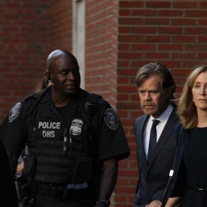 Felicity Huffman au tribunal fédéral de Boston le 13 septembre 2019. L'actrice américaine a été condamnée à deux semaines de prison pour avoir payé 15 000 dollars afin de falsifier les tests d'entrée à l'université de sa fille aînée.