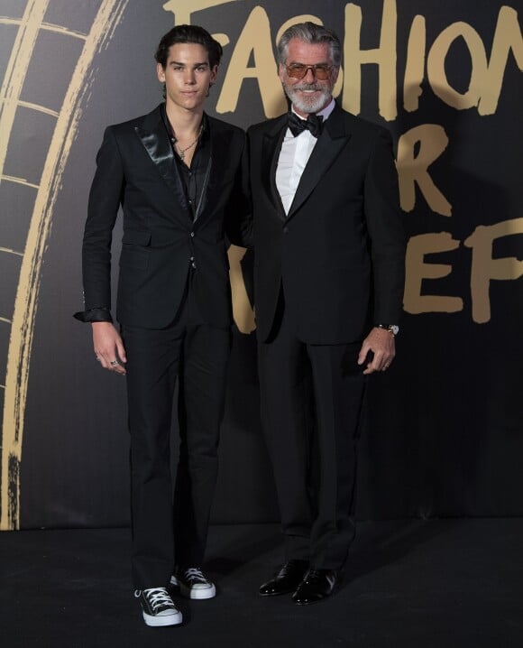 Pierce Brosnan et son fils Paris - People au défilé de mode caritatif "Fashion For Relief" au British Museum à Londres. Le 14 septembre 2019