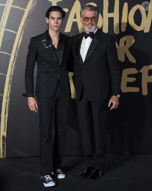 Pierce Brosnan et son fils Paris - People au défilé de mode caritatif "Fashion For Relief" au British Museum à Londres. Le 14 septembre 2019