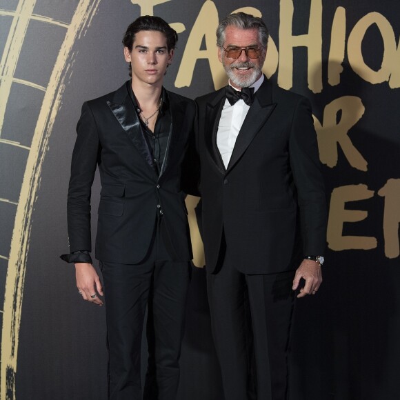 Pierce Brosnan et son fils Paris - People au défilé de mode caritatif "Fashion For Relief" au British Museum à Londres. Le 14 septembre 2019