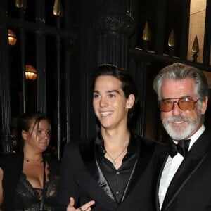 Pierce Brosnan et son fils Paris - Arrivées au défilé de mode caritatif "Fashion For Relief" au British Museum à Londres. Le 14 septembre 2019