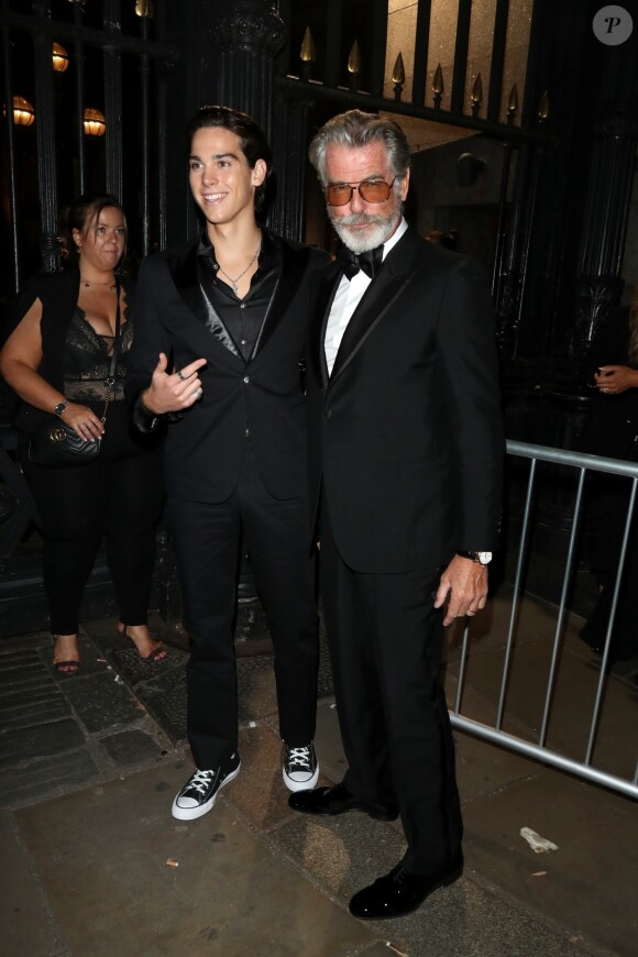 Pierce Brosnan et son fils Paris - Arrivées au défilé de mode caritatif "Fashion For Relief" au British Museum à Londres. Le 14 septembre 2019