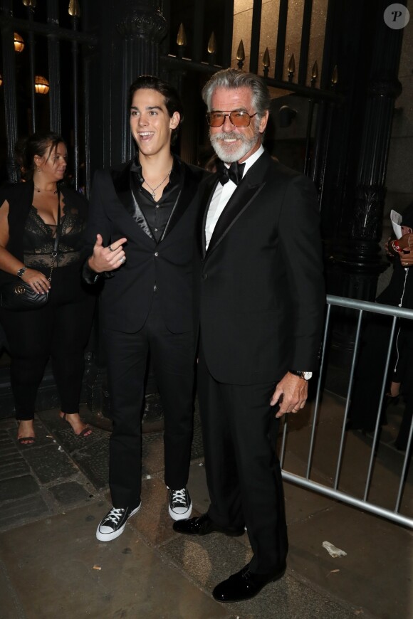 Pierce Brosnan et son fils Paris - Arrivées au défilé de mode caritatif "Fashion For Relief" au British Museum à Londres. Le 14 septembre 2019
