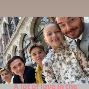 Victoria Beckham soutenue par sa famille lors de son défilé de mode organisé à Londres, le 15 septembre 2019. David Beckham et leurs enfants, Brooklyn, Romeo, Cruz et Harper étaient présents.