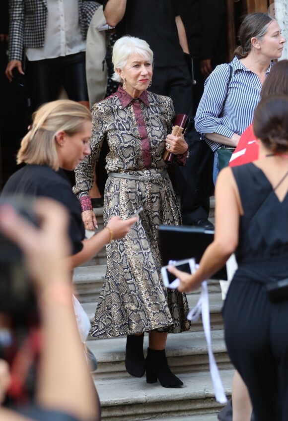Helen Mirren - Les célébrités assistent au défilé de V. Beckham lors de la fashion week à Londres, le 15 septembre 2019.