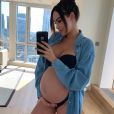 Nabilla Benattia enceinte de huit mois et divine en lingerie, sur Instagram, le 14 septembre 2019