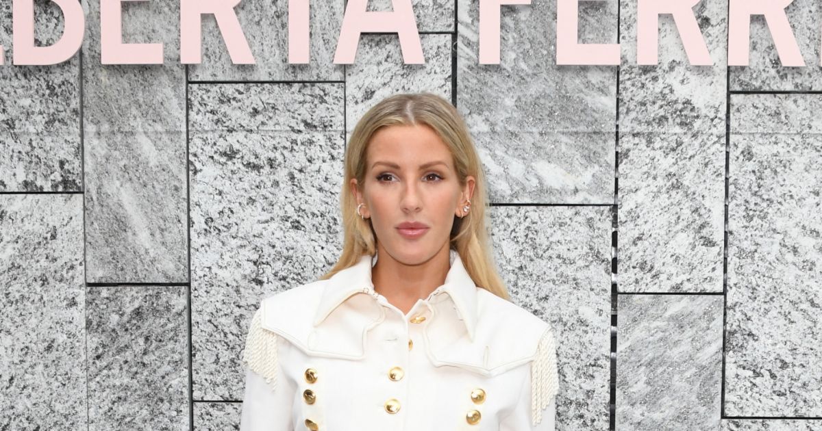 Ellie Goulding assiste au défilé Alberta Ferretti printemps-été 2020