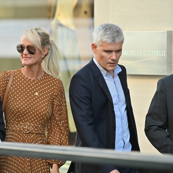 maître Jacques Verrecchia (représente Jade et Joy), Laeticia Hallyday, maître Gilles Gauer, avocat - Laeticia.Hallyday sort du cabinet de ses nouveaux avocats avec son père et ils marchent avenue Montaigne à Paris le 18 septembre 2019.